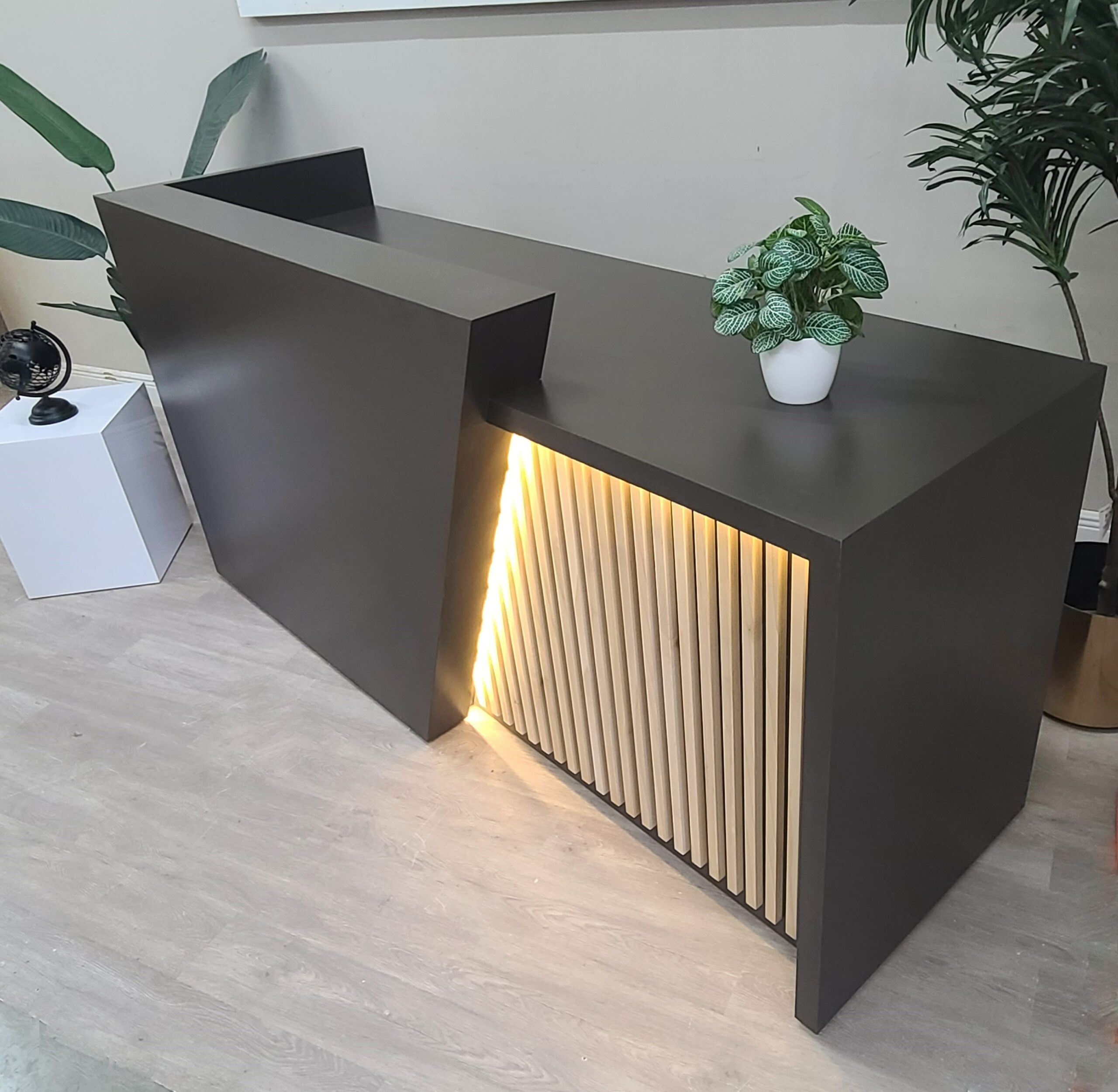 MARAM DESIGN OFFICE Aventurina Reception Desk Storm Gray