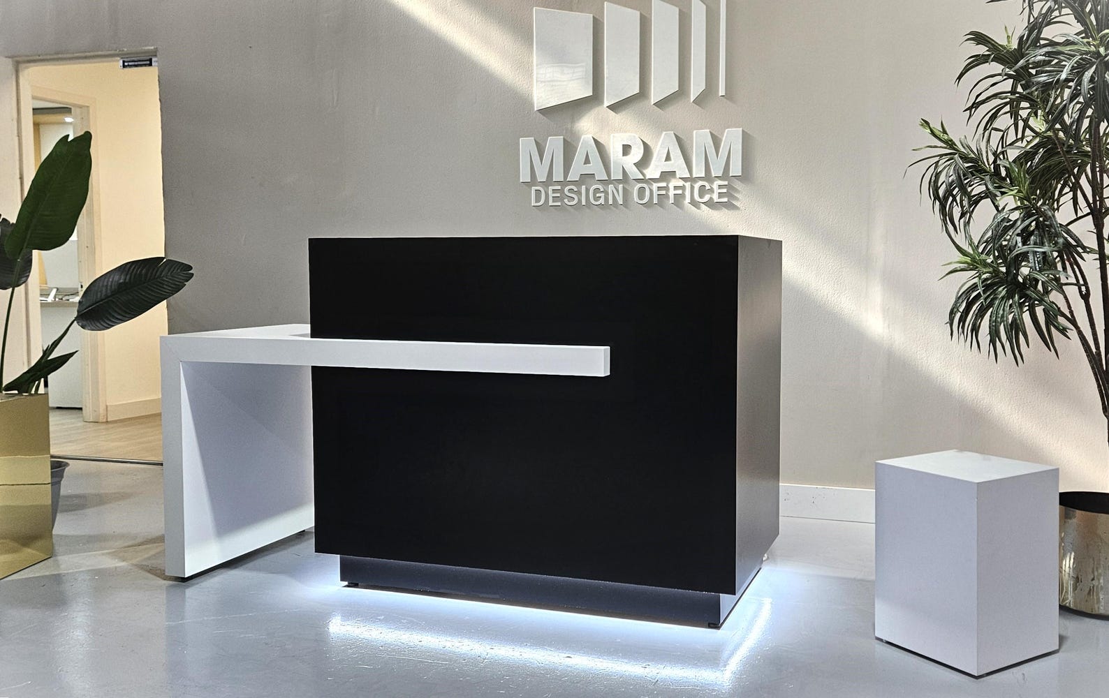 Celestite Reception desk - Image 7