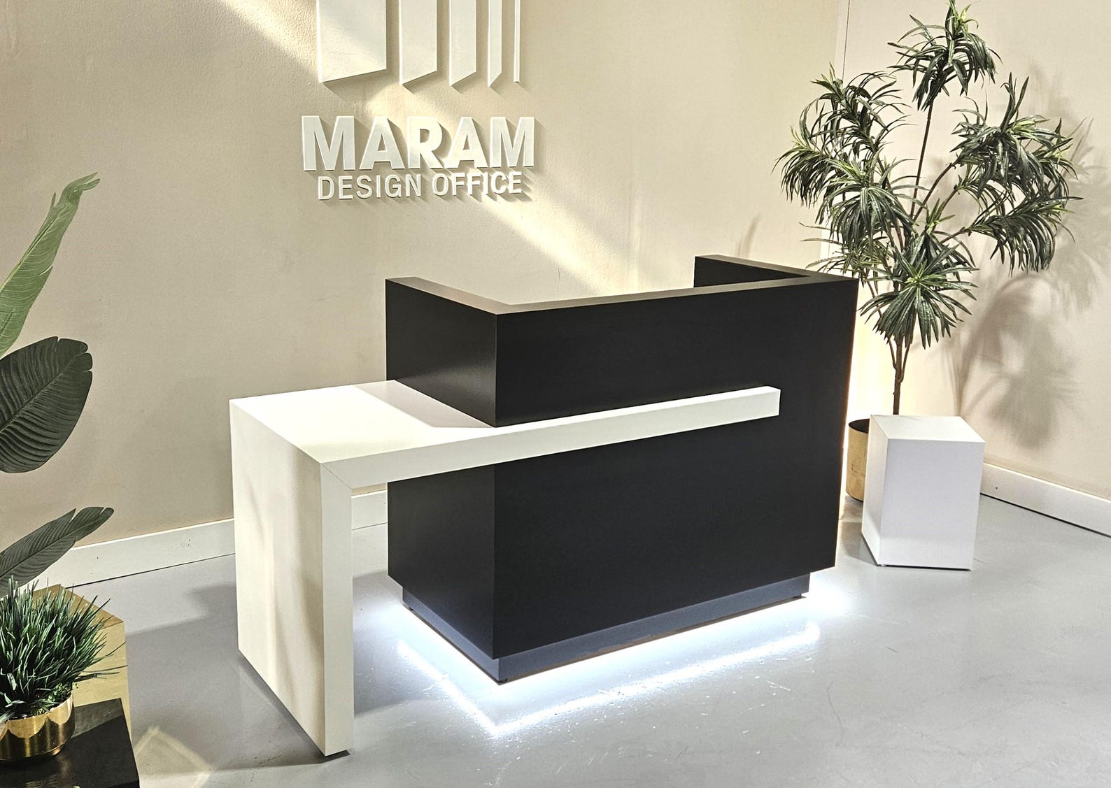 Celestite Reception desk - Image 5