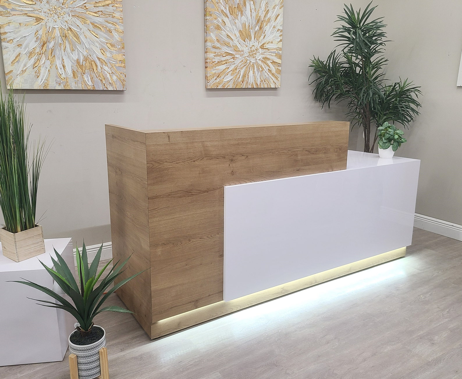 Jade Plus Reception desk (Marble + Planked Urban Oak) - Image 4