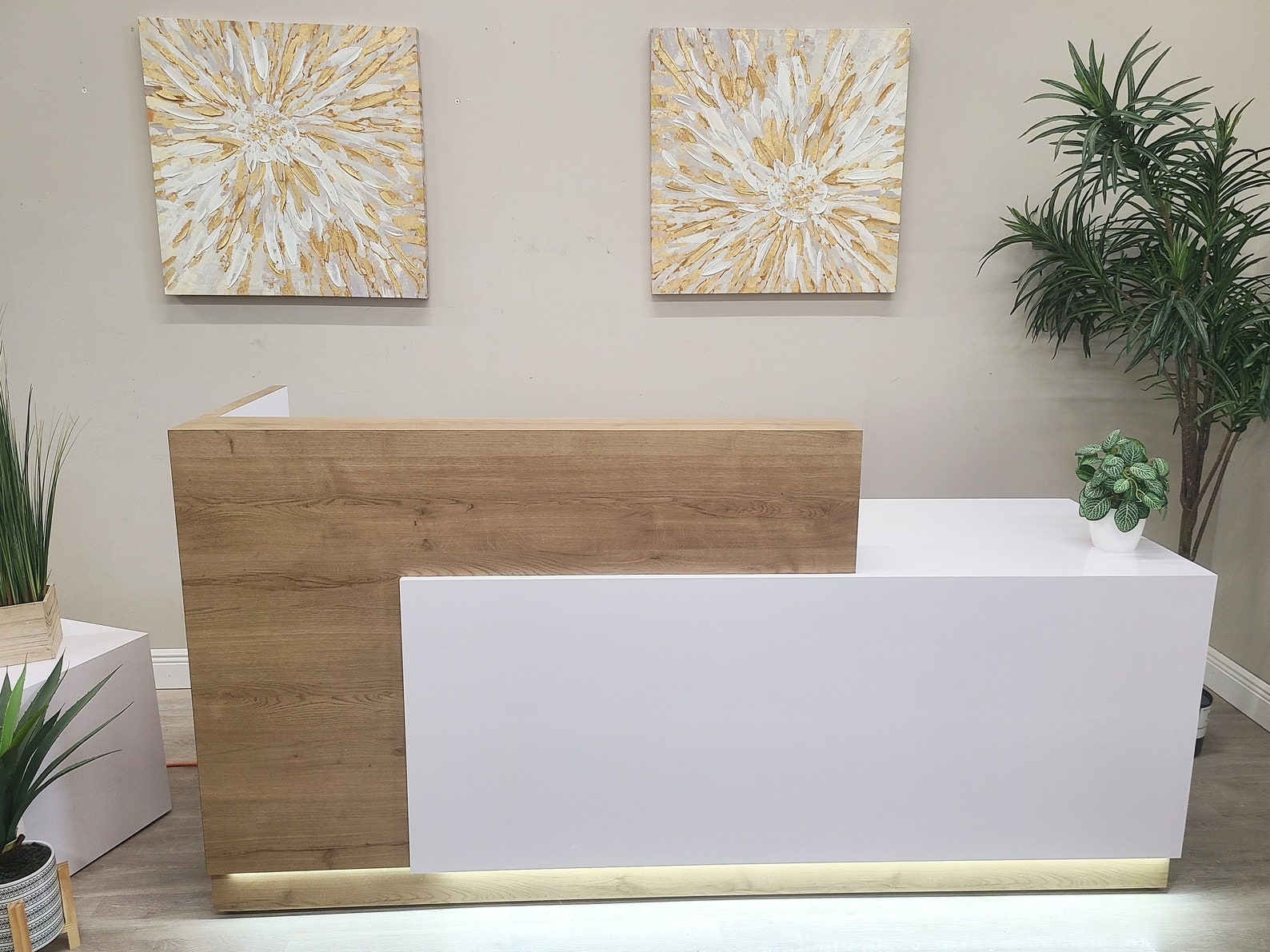 Jade Plus Reception desk (Marble + Planked Urban Oak) - Image 3