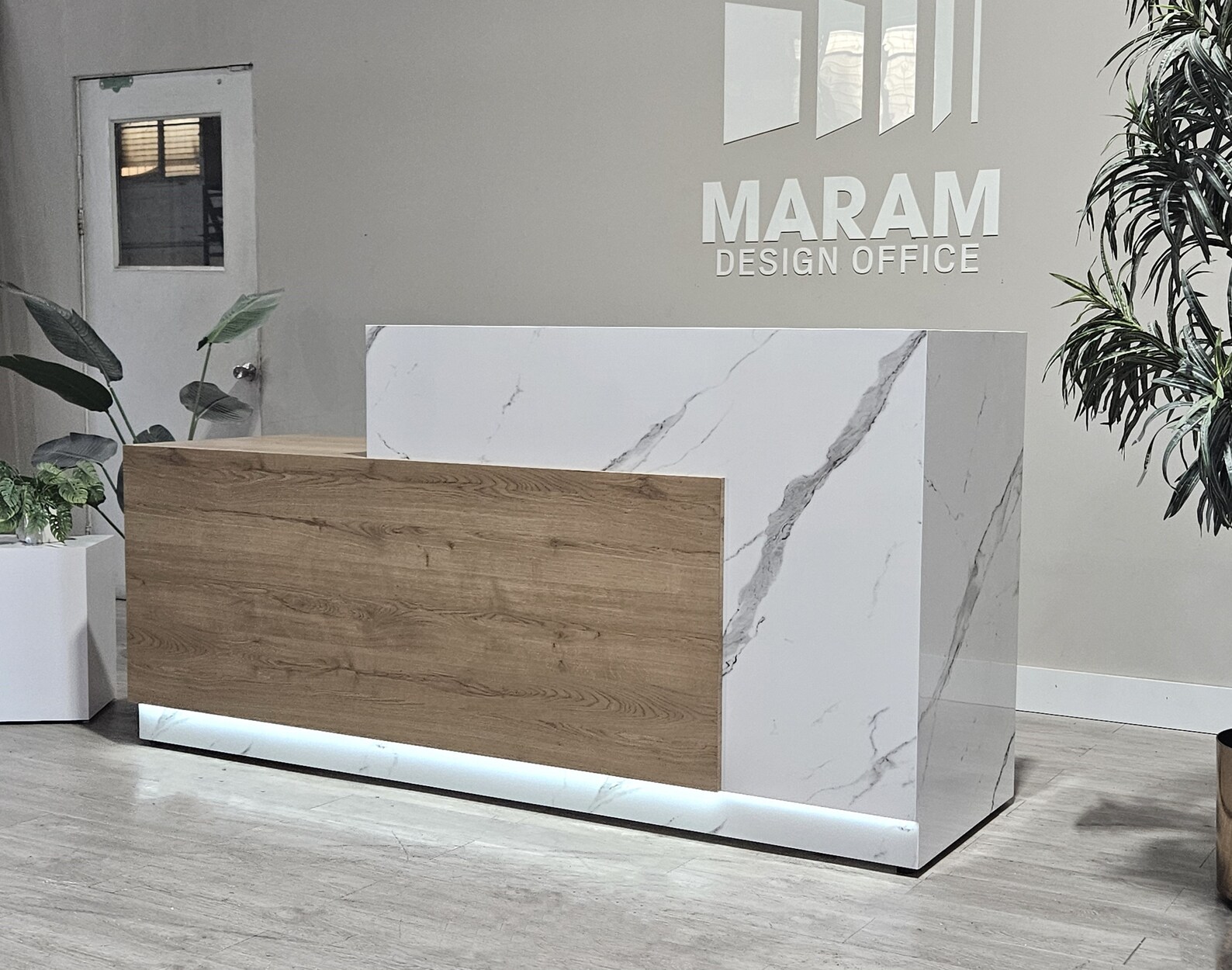 Jade Plus Reception desk (Marble + Planked Urban Oak) - Image 8
