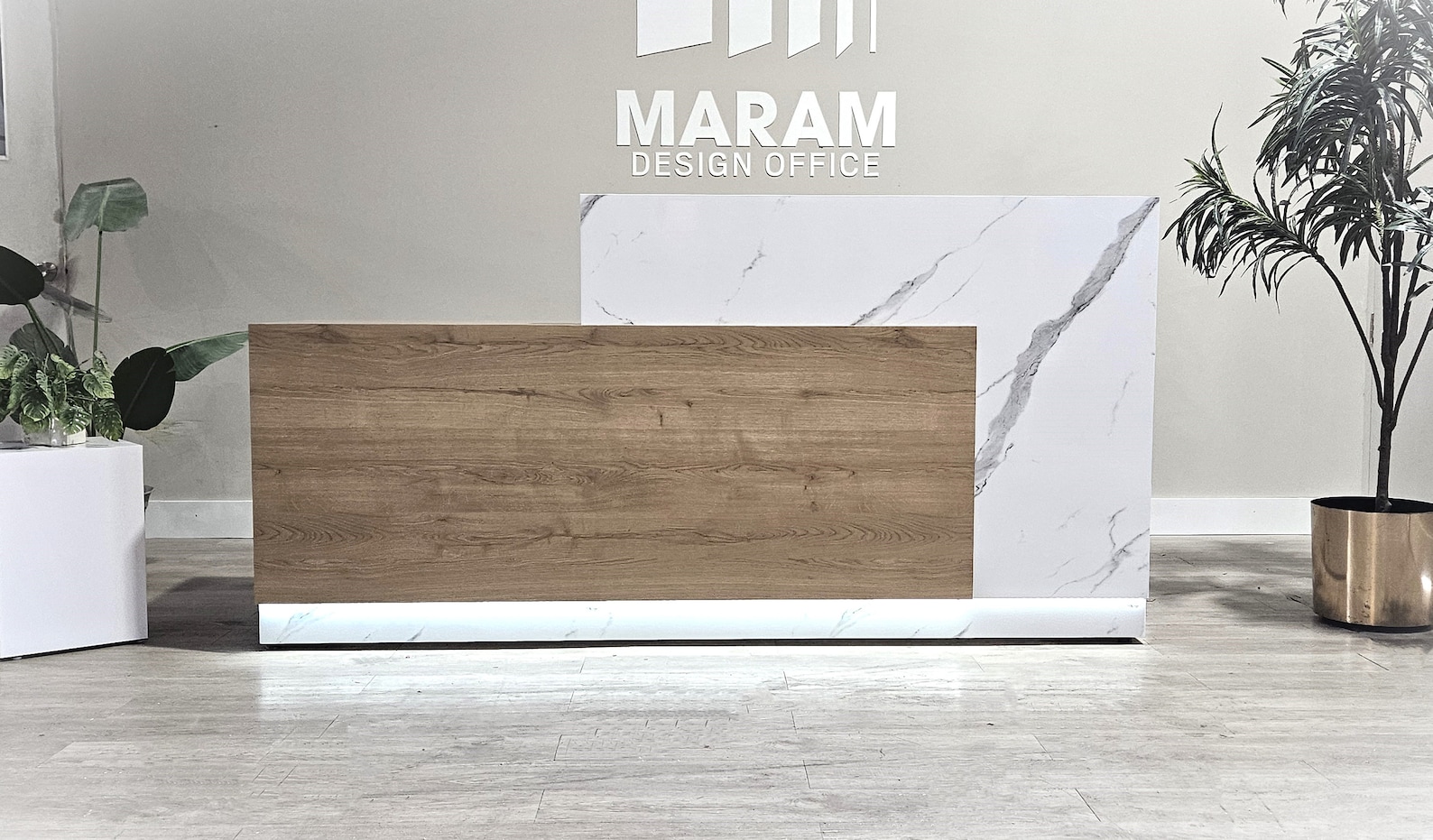 Jade Plus Reception desk (Marble + Planked Urban Oak) - Image 5