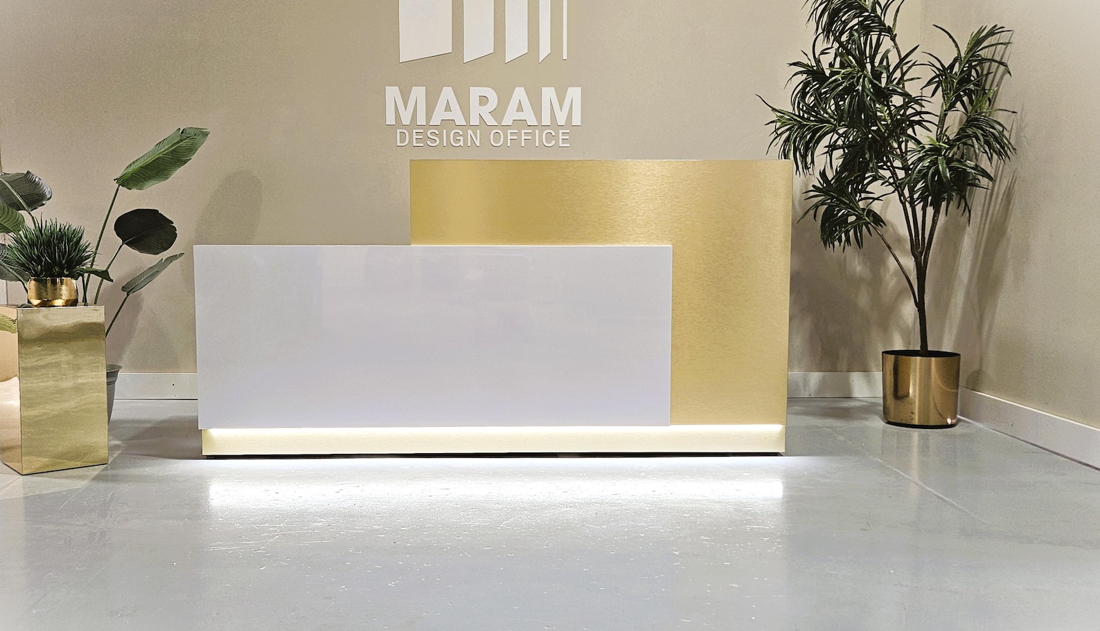 Jade Plus Reception desk ( Gloss White + Gold) Gold Metal laminate has an additional cost. - Image 3
