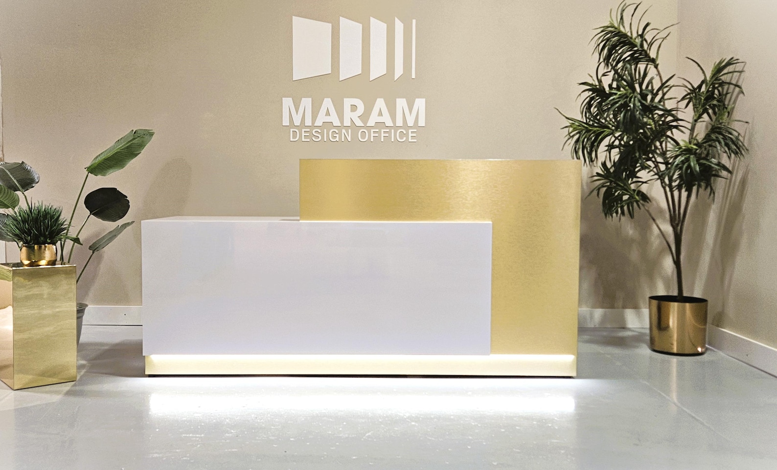 Jade Plus Reception desk ( Gloss White + Gold) Gold Metal laminate has an additional cost. - Image 2